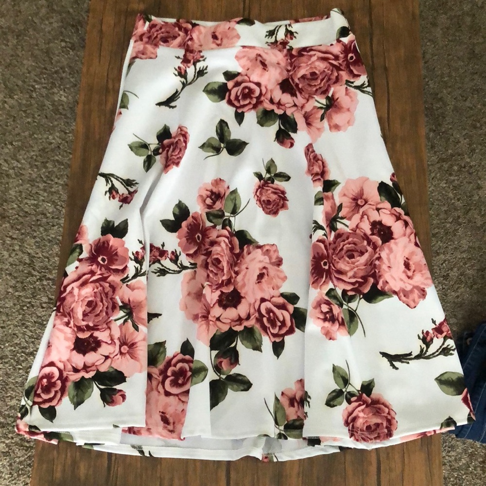 Silhouette NYC Skirt NEW